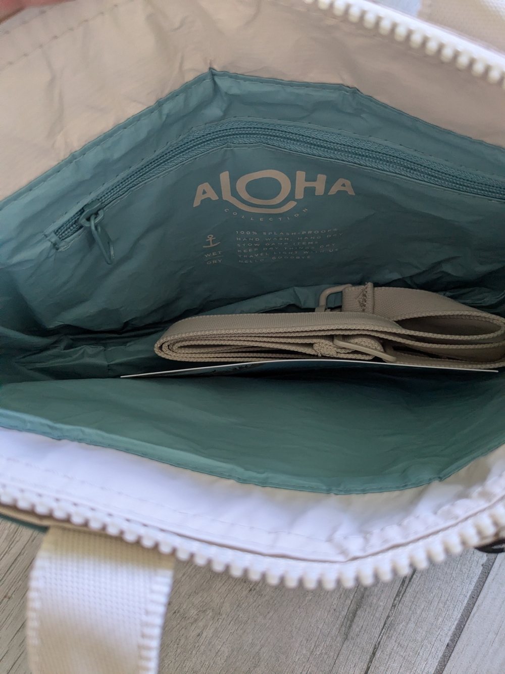 Aloha Collection Shell Print Tote - Picture 2 of 2